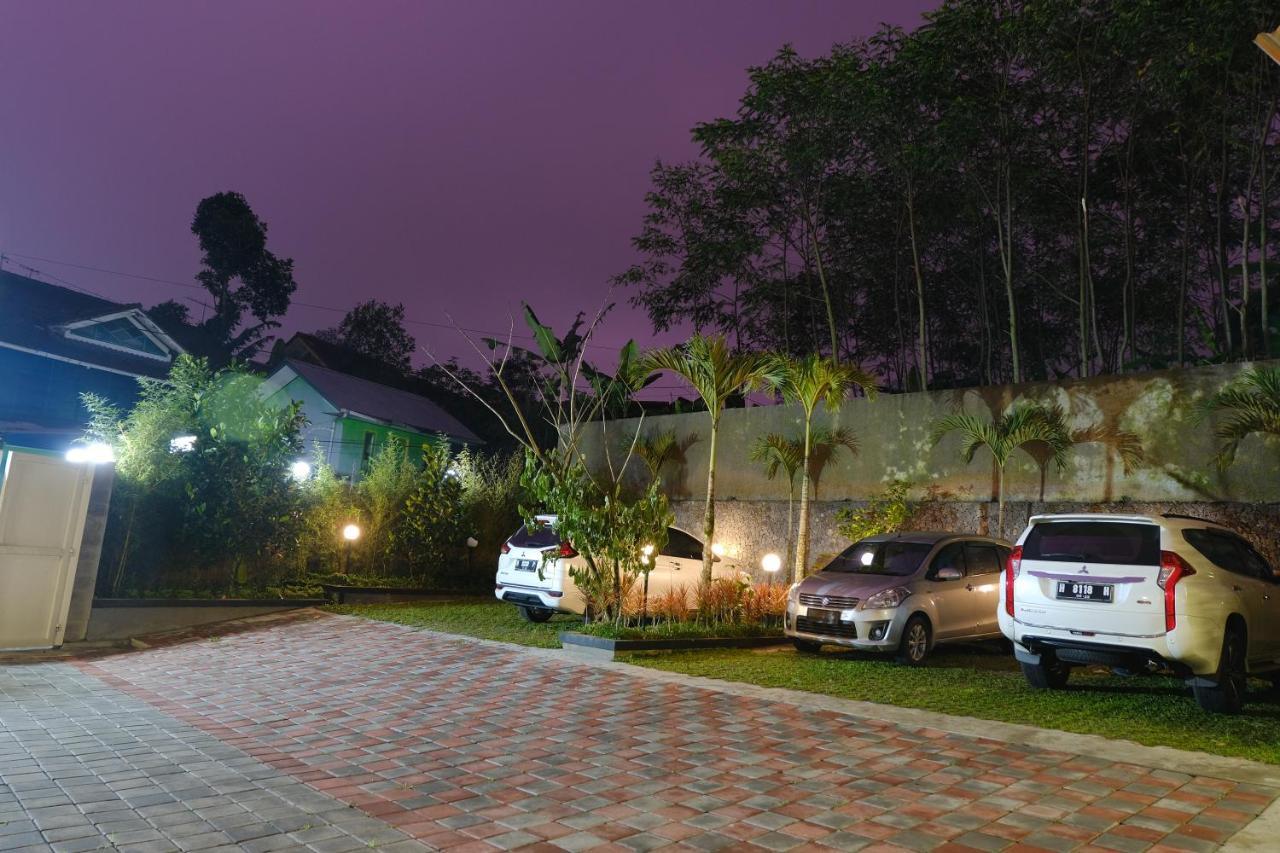Wisma Lovebird Kalianget Εξωτερικό φωτογραφία