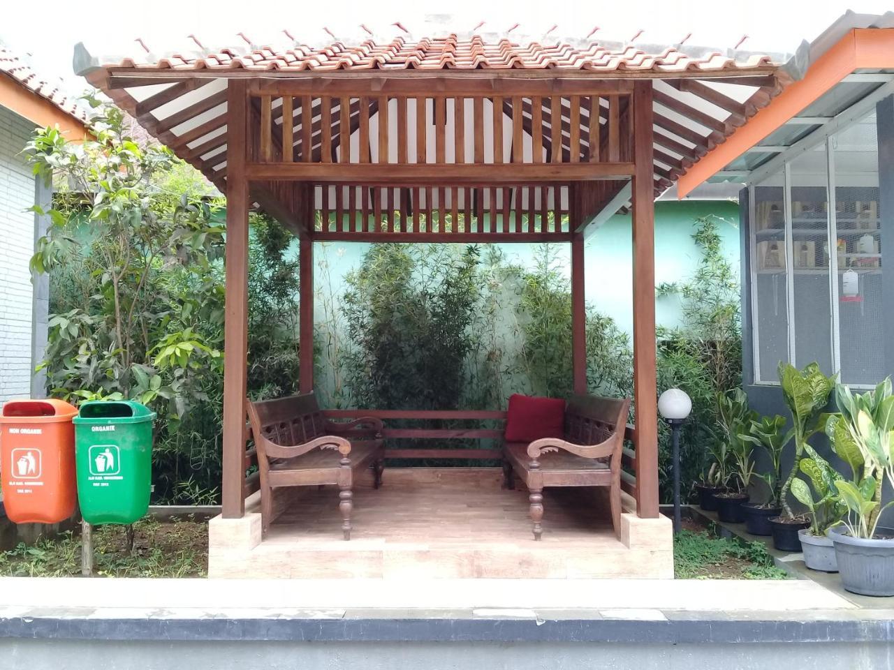 Wisma Lovebird Kalianget Εξωτερικό φωτογραφία