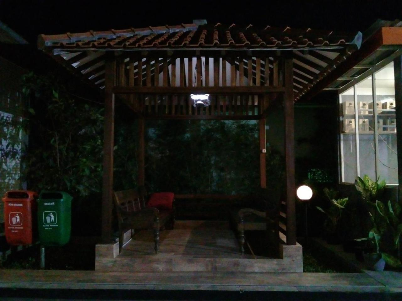 Wisma Lovebird Kalianget Εξωτερικό φωτογραφία